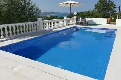 Image de Villa, vues spectaculaires sur la mer, piscine privée chauffée, wifi, jardin