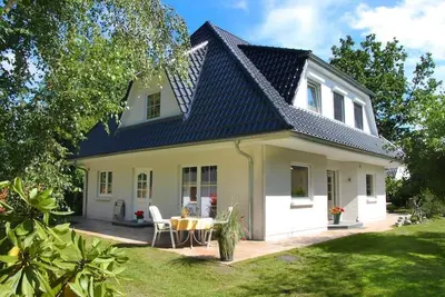 Image de chalet moderne m. grand jardin, plage et forêt à proximité, sans fil