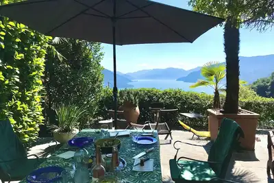 Image de Maison de vacances avec style et vue panoramique: calme, moderne, gr. Terrasse de jardin, wifi