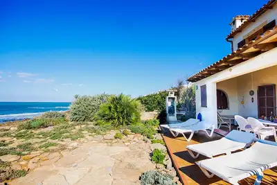 Image de La maison de vacances romantique Sa Nau à la première place avec une vue magnifique sur la mer!