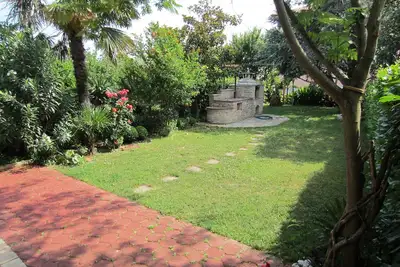 Image de La maison de vacances agréable à usage unique avec un jardin idyllique