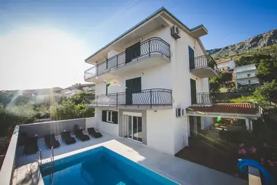 Image de Villa à 50m de la plage de sable, piscine chauffée, barbecue, coin salon