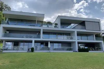 Image de 5 ***** vivant au dessus de Lochau avec vue directe sur le lac
