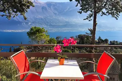 Bungalow à usage unique m. vue libre sur le lac et utilisation partagée de la piscine