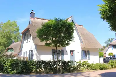 Image de Près de la plage, 3 chambres, 2 salles de bains, « jardin de la plage » sans fil, privé, sauna, cheminée