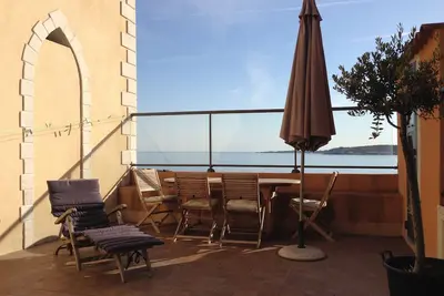 Image de Prime location right by the sea with huge terrace & balcony, ideal for families