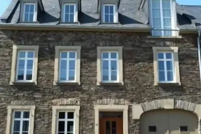 Image de Belle maison rénovée de vigneron avec jardin