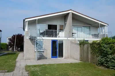 Image de Maison récemment rénovée à proximité de la plage et de la marina