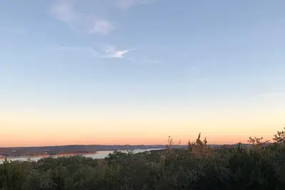 Image de Escapade relaxante en condo sur le lac! <br>Profitez d'une vue fantastique sur le lac pour un peu de R&R