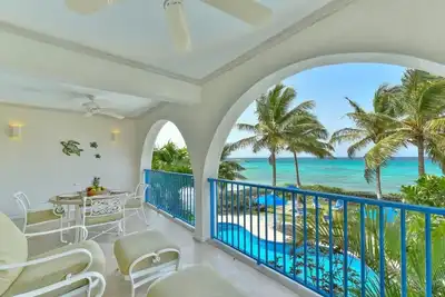 Image de Maxwell Beach Villas 201 sur la plage à la Barbade