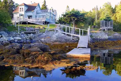 Image de Superbe Island Oceanfront Accueil! Le calme Cove Près de Lunenburg. Car-accessible