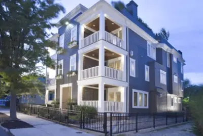 Image de Prestige - emplacement spectaculaire dans le coeur de tout cela! -3 Bdrm, 3. 5 Bath