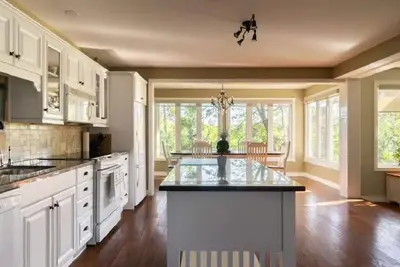 Image de Riverview Cottage avec table de billard près des chutes du Niagara