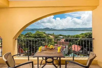 Image de Spacieux, superbe vue sur l'océan, belle piscine et à quelques pas de la plage