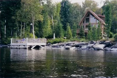 Image de Moosehead Hideaway (Custom-Built, Waterfront, Le lac Moosehead)