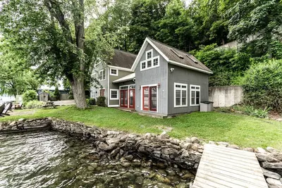 Image de Location de vacances au bord du lac Keuka avec quai, grill, intimité