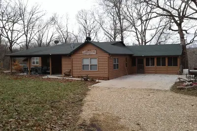 Image de Driftwood River Lodge sur la rivière Meramec. Steelville, Mo.