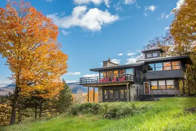 Image de Nouvellement RÉNOVÉ Chic maison de montagne moderne avec randonnée et raquette sur la propriété
