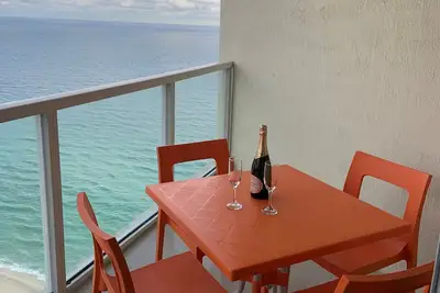 Image de La Perla - Luxueux Beach Front