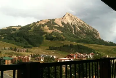 Image de Vue incroyable! ! Le ski bat son plein! ! !