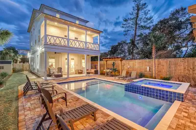 Image de Destin Crystal Beach Luxury, Profitez De Nos Tarifs Printemps + ÉTÉ!