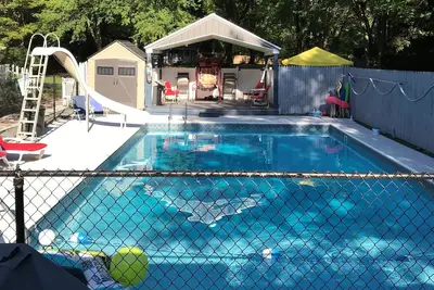 Image de Amusement en plein air: piscine, bar en plein air, putting green, bain Ă remous, foyer,