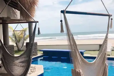Image de RÉDUIT - Br \/ 4 Bath Luxury Beachfront House - Casa Perla, Playa Guasacate