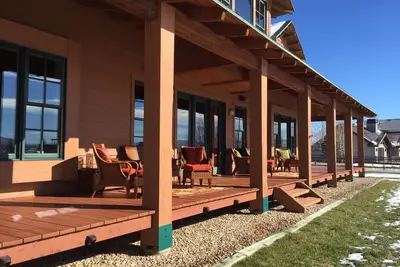 Image de Ski House avec foyer, bain Ă remous