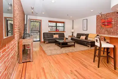 Image de Magnifique 2 Histoire 2 Chambres / 2 Appartements De Bain À Manhattan Avec Jardin