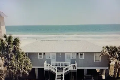 Image de Beachcomber Un chalet en bord de mer avec une vue magnifique! Appelez-le à la maison pour une semaine ou deux!