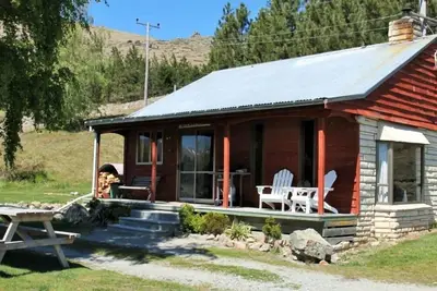 Mignon, rétro, confortable chalet de deux chambres