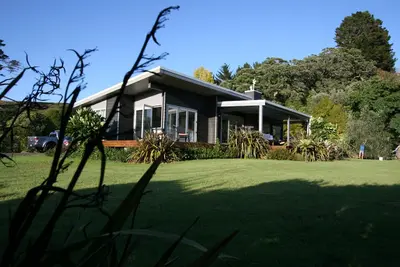 Image de Moderne, conviviale et familiale Beach Bach - Kuaotunu (Byo Linen)