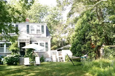 Image de Jardin vivant près du musée à Vineyard Haven