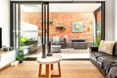 Image de Chic Sth Melbourne Appartement avec immense cour privée