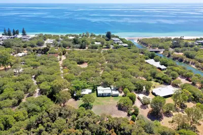 Image de Geographe Gateway - sur la baie. Entrée du quartier Margaret Wine.