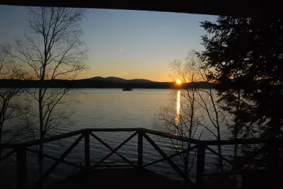 Image de Spacieux Waterfront 4 Season Home sur le magnifique lac Winnisquam