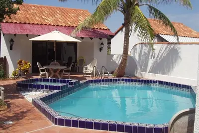 Image de Oceanfront élégant, piscine privée, 4000 pieds carrés, plage la plus souhaitable