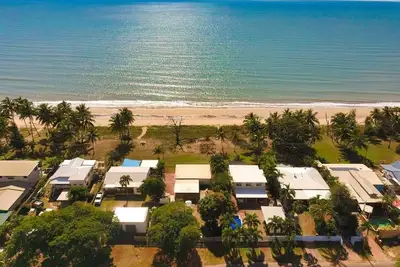 Image de Saunders Beach Shack - sur la plage