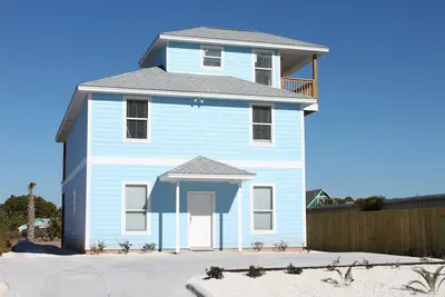 Image de Beach House w / piscine privée sur Thomas Drive - à quelques pas de la plage