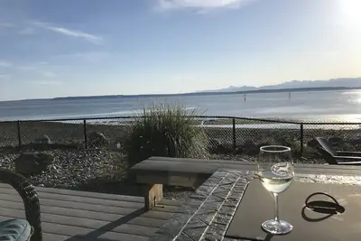 Image de Étapes de la plage avec de belles vues sur le son et la montagne