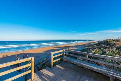 Image de Beach Condo avec 3 piscines, WiFi et plage très privée