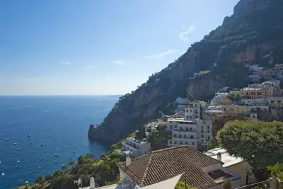 vue sur la mer dans le centre de Positano