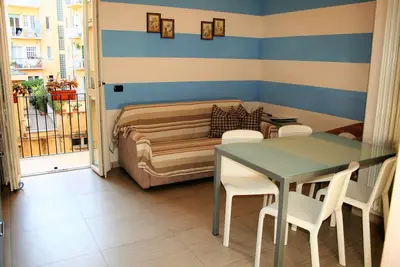 Image de À Centro, à 30 mètres de la mer, appartement de trois pièces avec Box Auto