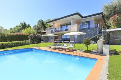 Image de Exquisite Villa avec piscine et vue imprenable sur le lac Majeur! - Villa Seta