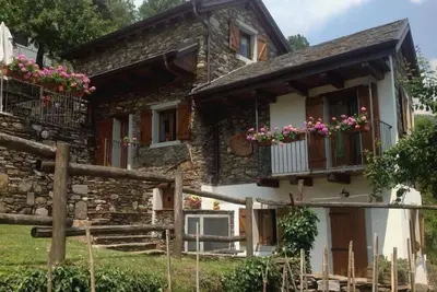 Image de Le 2 formiche (Lauri): chalet rustique avec terrasse et jardin