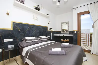 Image de Villa de 3 chambres dans le centre de Pto del Carmen, dans un complexe calme et privé