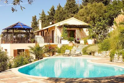 Image de Villa Petalutha - Une superbe villa avec vue panoramique sur la mer. Offres SPÉCIALES Maintenant!