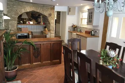 Image de The Cotswolds - The Hall - Cottage classé Grade Ii dans le centre de Burford.