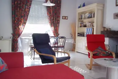 Image de Maison familiale avec jardin agréable et sans prétention! !