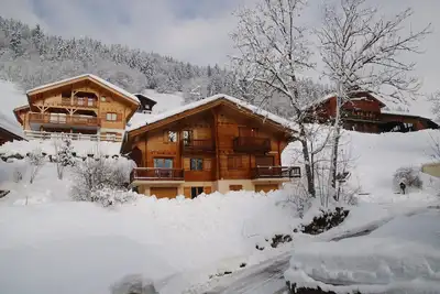 Image de Châlet dans les Alpes- environnement grandiose et calme.